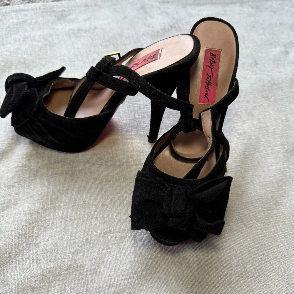 Betsy Johnson Black Velvet Platform Heels with Bows Sz 6